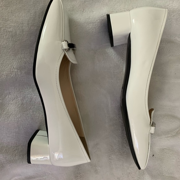 PRADA - Picture 6 of 8